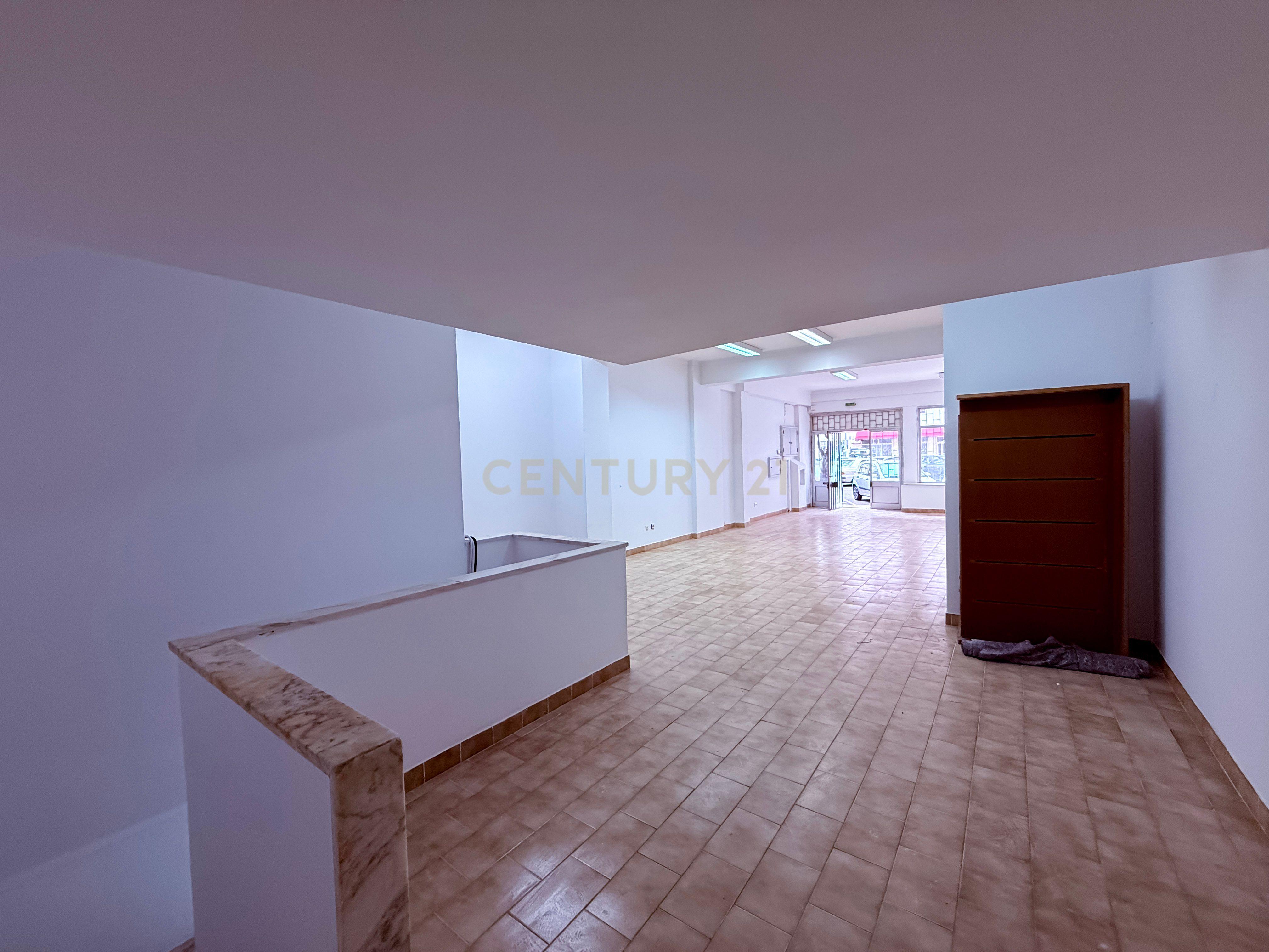 Fotografia 12 de Loja no Casal de São Brás, Amadora - 170m² por 1100€