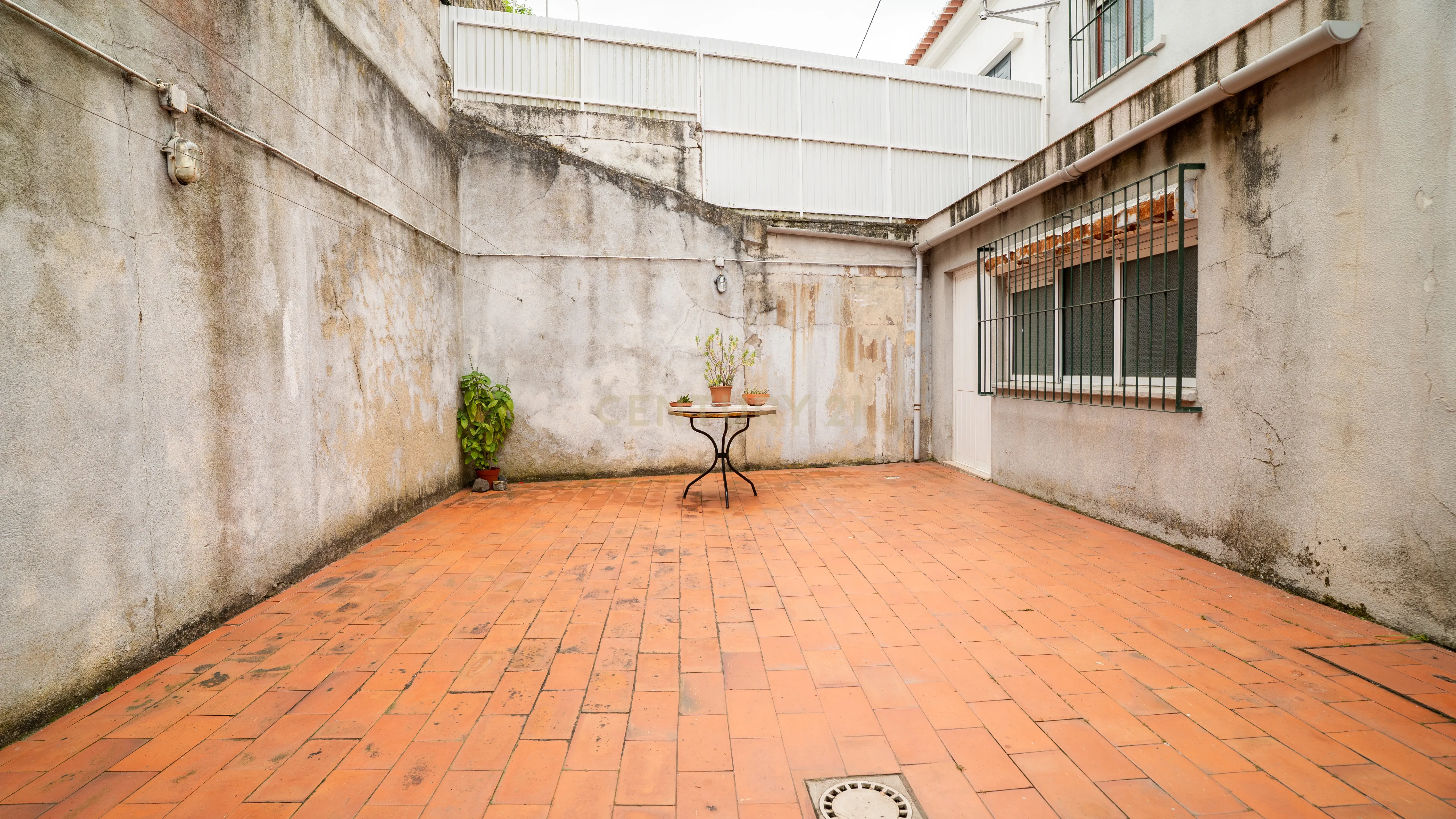 Moradia T6, na Rua 1 no Bairro de Belém, para modernizar em lote com 290m² - Image 60