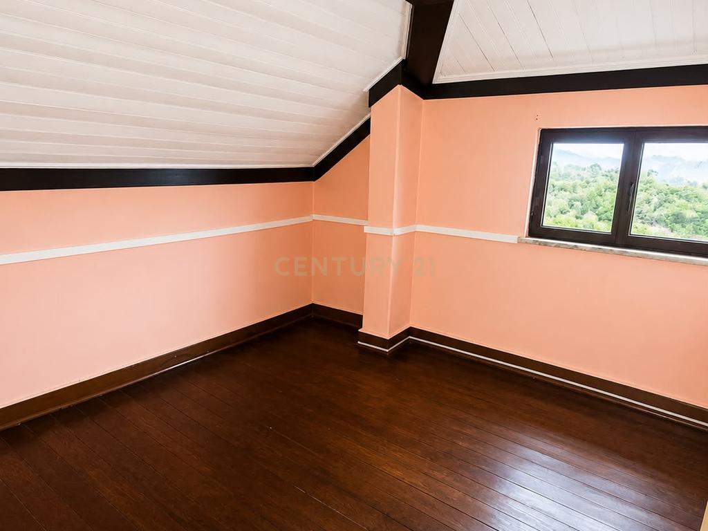 Moradia T3 com Barracão de 400 m² em Terreno de 1.400 m² | Vimieiro, Santa Comba Dão - Image 6