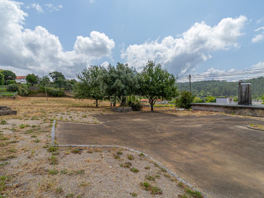 Casa para Recuperação em Braga com Terreno de 5000m² - Image 19