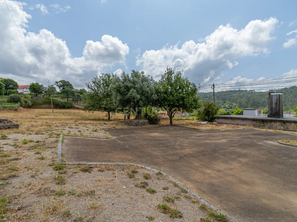 Casa para Recuperação em Braga com Terreno de 5000m² - Image 19