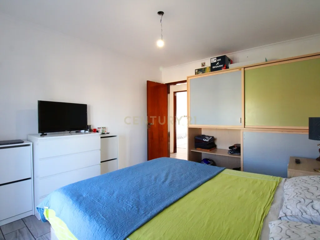 Espetacular Moradia T5 no Casal Do Marco com Garagem - Image 6
