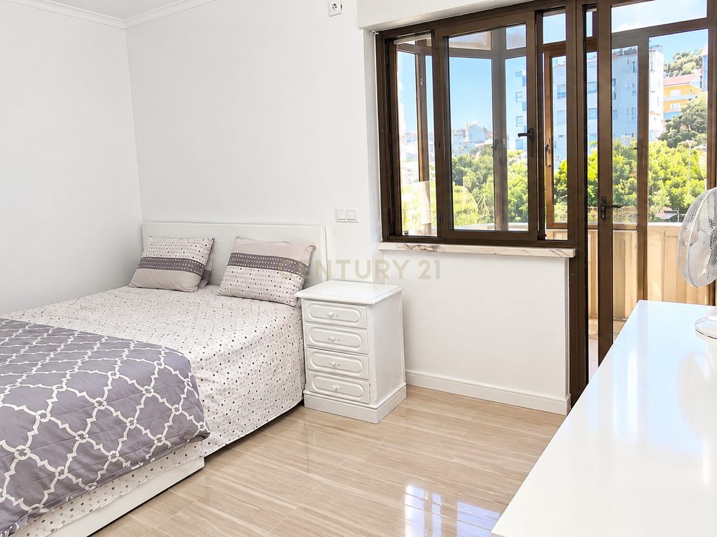 Apartamento T3 na Ramada com 92 m² e vista incrível para Lisboa - Image 23