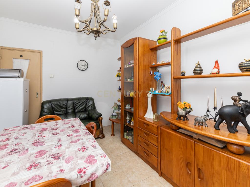 Apartamento T3 no Feijó com logradouro de 261 m2 - Image 20
