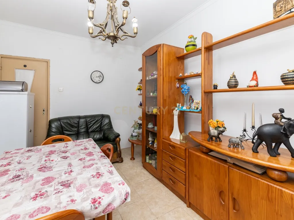Apartamento T3 no Feijó com logradouro de 261 m2 - Image 20