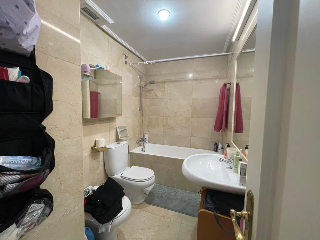 Luxuosa Moradia Renovada em Madrid com Vista para a Cidade - Image 28