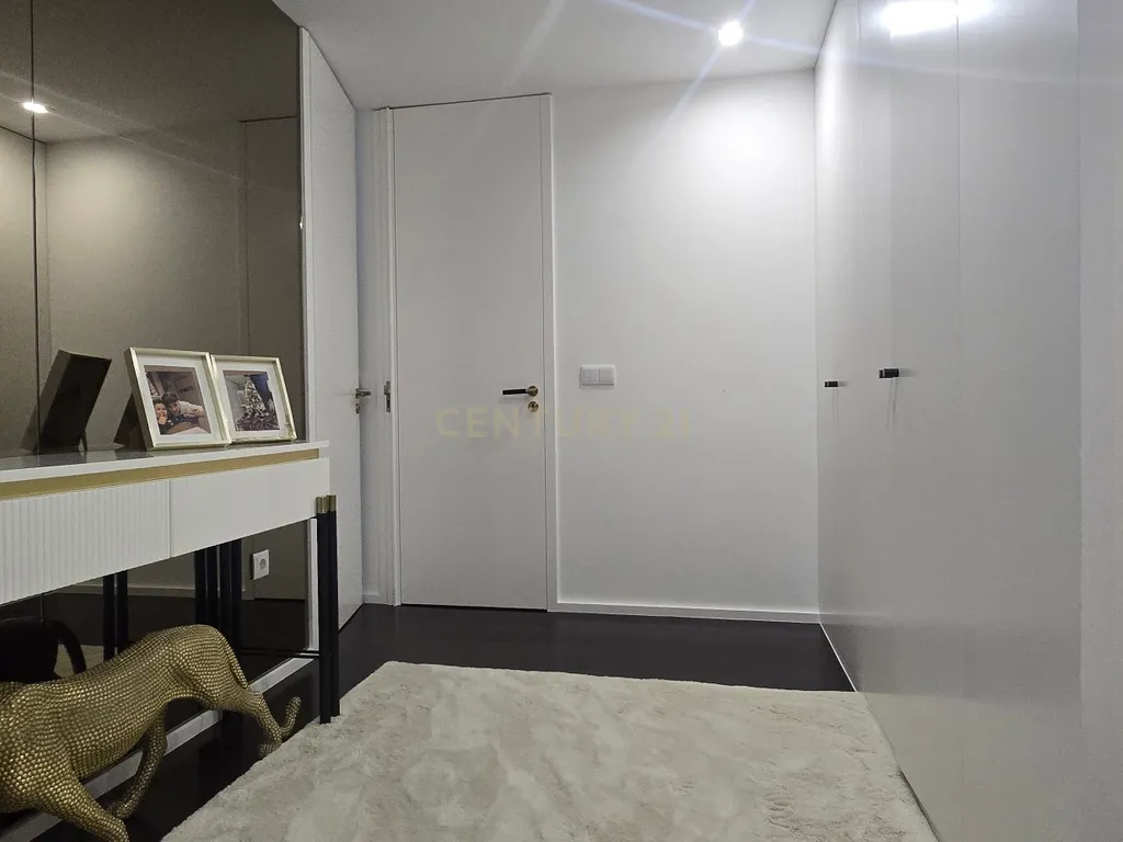 Luxuosa Apartamento Localizado T3 Fão Condomínio Fechado - Image 13