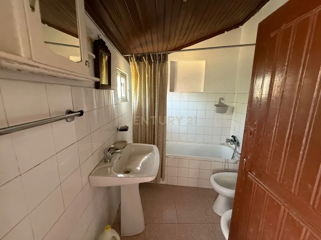 Casa T4 com Jardim e Adega em Vimioso - 53.000€ - Image 29