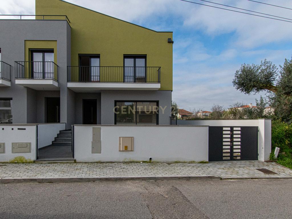 Moradia Geminada nova construção T4+1 com rooftop e masterbox (Coimbra) - Image 12