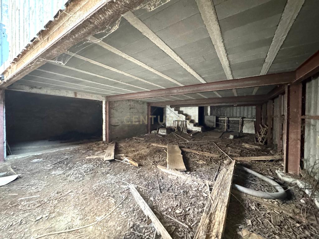 Moradia com 4 quartos, 3 armazéns e muito potencial em Freamunde, Paços de Ferreira - Image 28