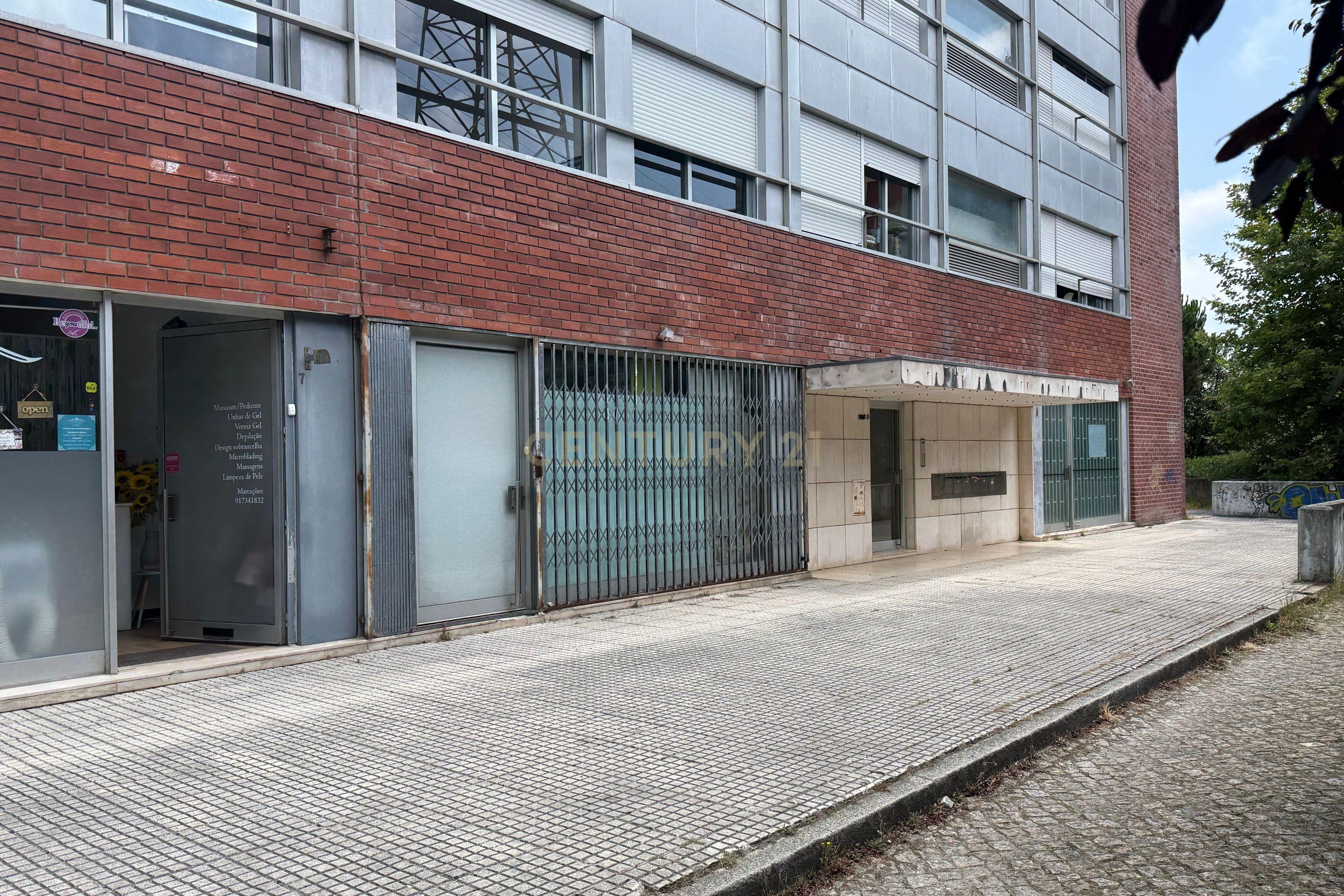 Fotografia 5 de Loja para T1+1 aprovado para habitação, junto ao Metro — oportunidade antes da obra