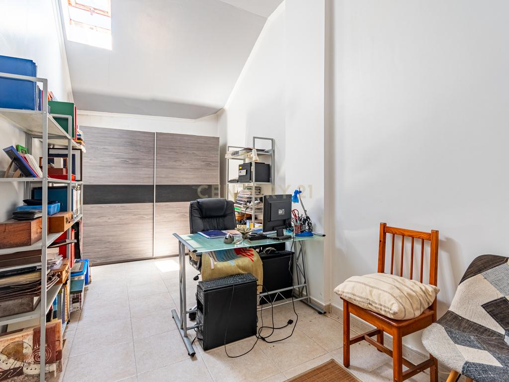 Exclusivo T4 Duplex na Urbanização da Cavaleira | 205 m² de Área Total | Parqueamento - Image 26