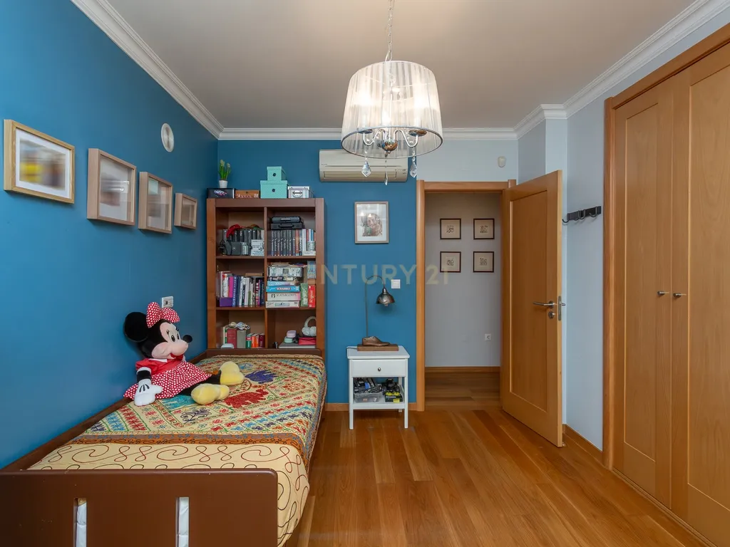 Apartamento T4 Alto de Algés, Terraço, Vista Rio, 6 Lugares de Garagem - Image 14