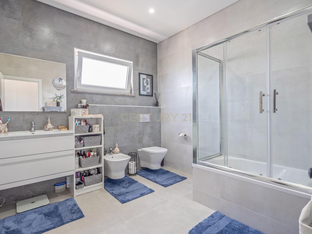Moradia T3  + 1 Moderna com Piscina e Acabamentos de Luxo – Algoz  - Image 21