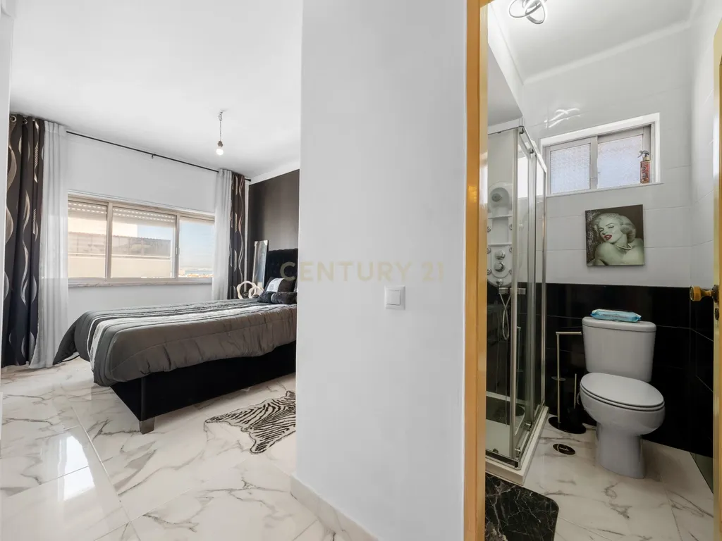 Apartamento Duplex de 7 assoalhadas no Barreiro - Image 21