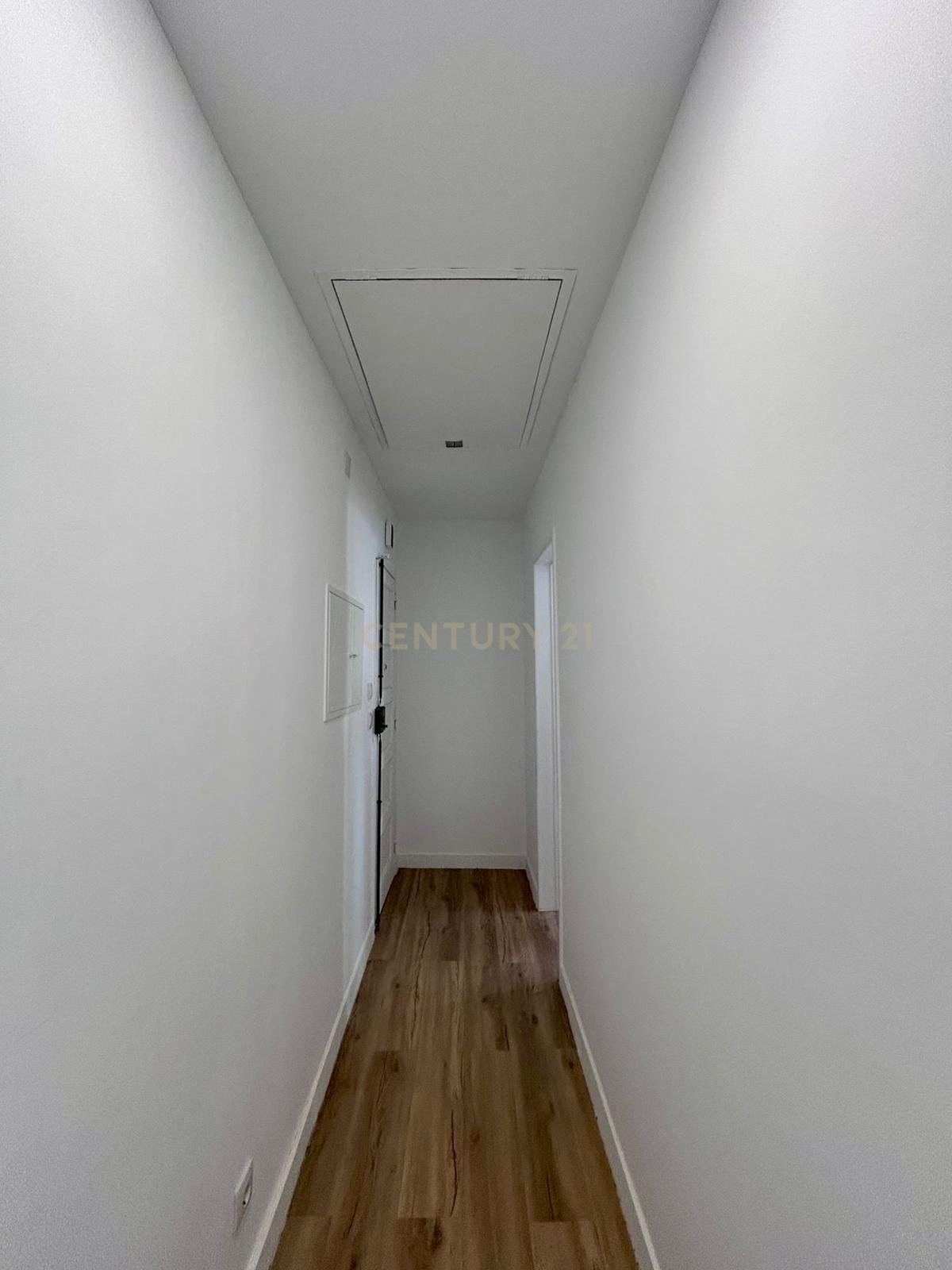 Fotografia 3 de T2 Remodelado no Centro de Loures