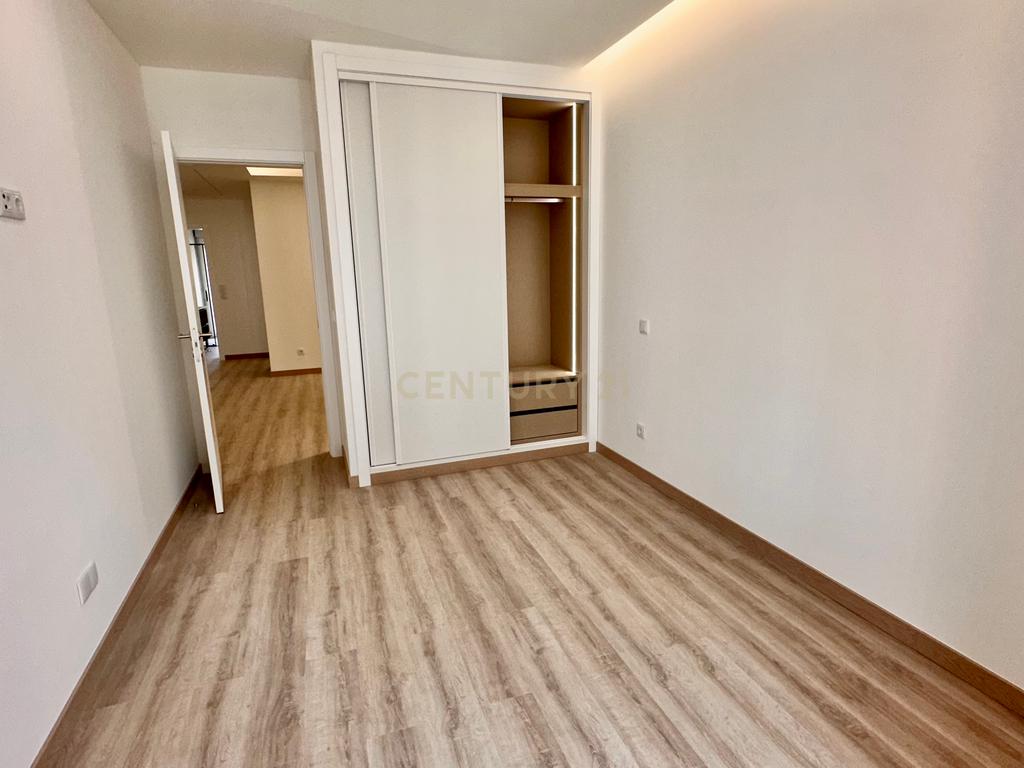 Venda T3 na Estrela - APARTAMENTO INTEGRALMENTE REMODELADO COM VARANDA GENEROSA - Image 17