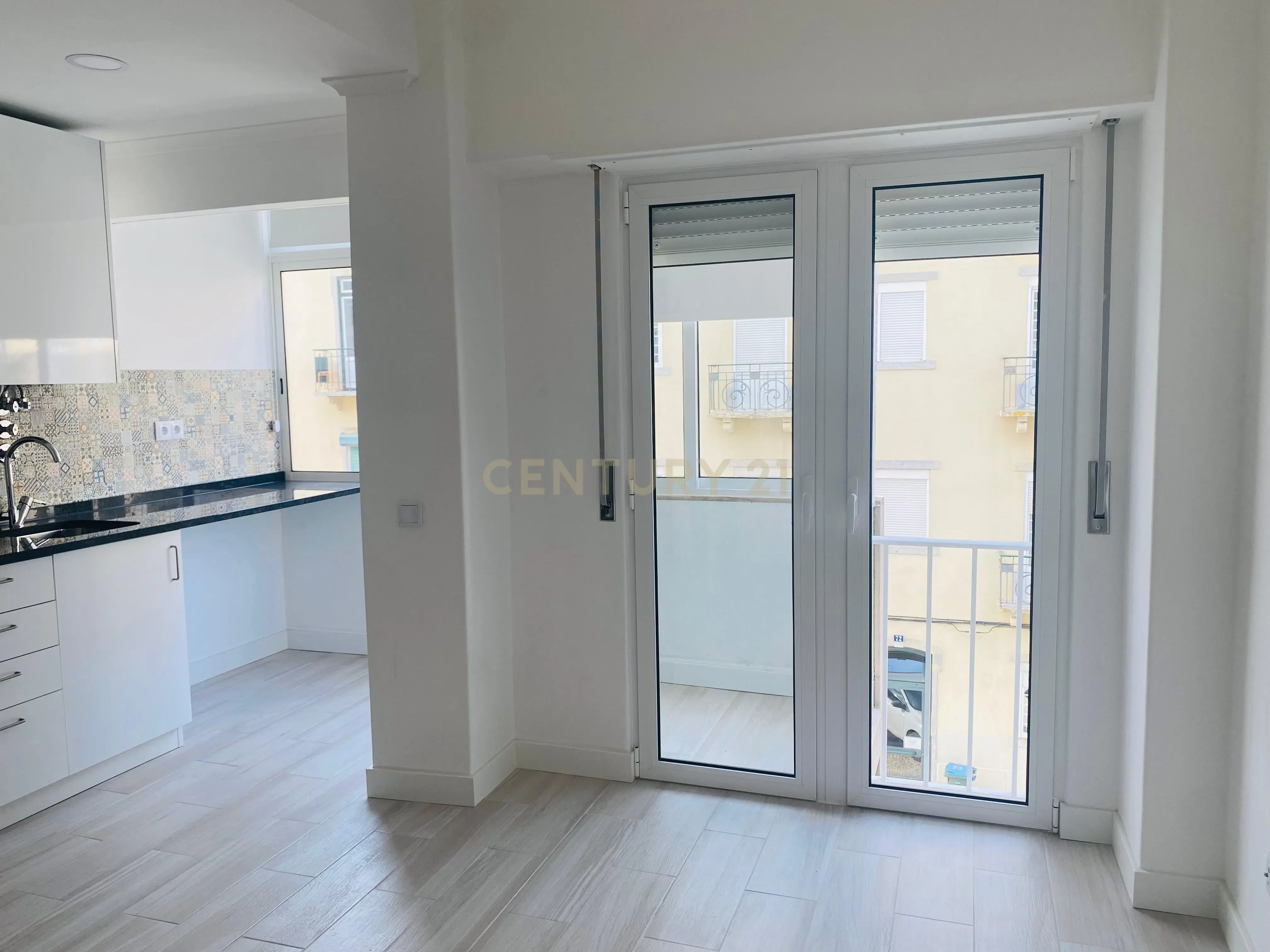 APARTAMENTO T1 PARA ARRENDAMENTO EM CAMPO DE OURIQUE - Image 2
