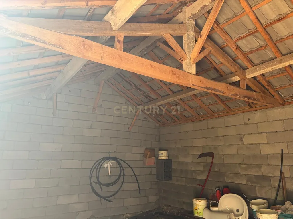 Arrecadação com área exterior em Pinheiro, Aguiar da beira - Image 2