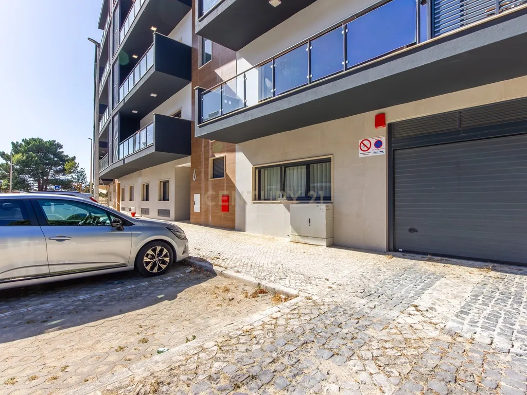 Moderno apartamento T3, com parqueamento e varandas em Santo António da Charneca, Barreiro - Image 23