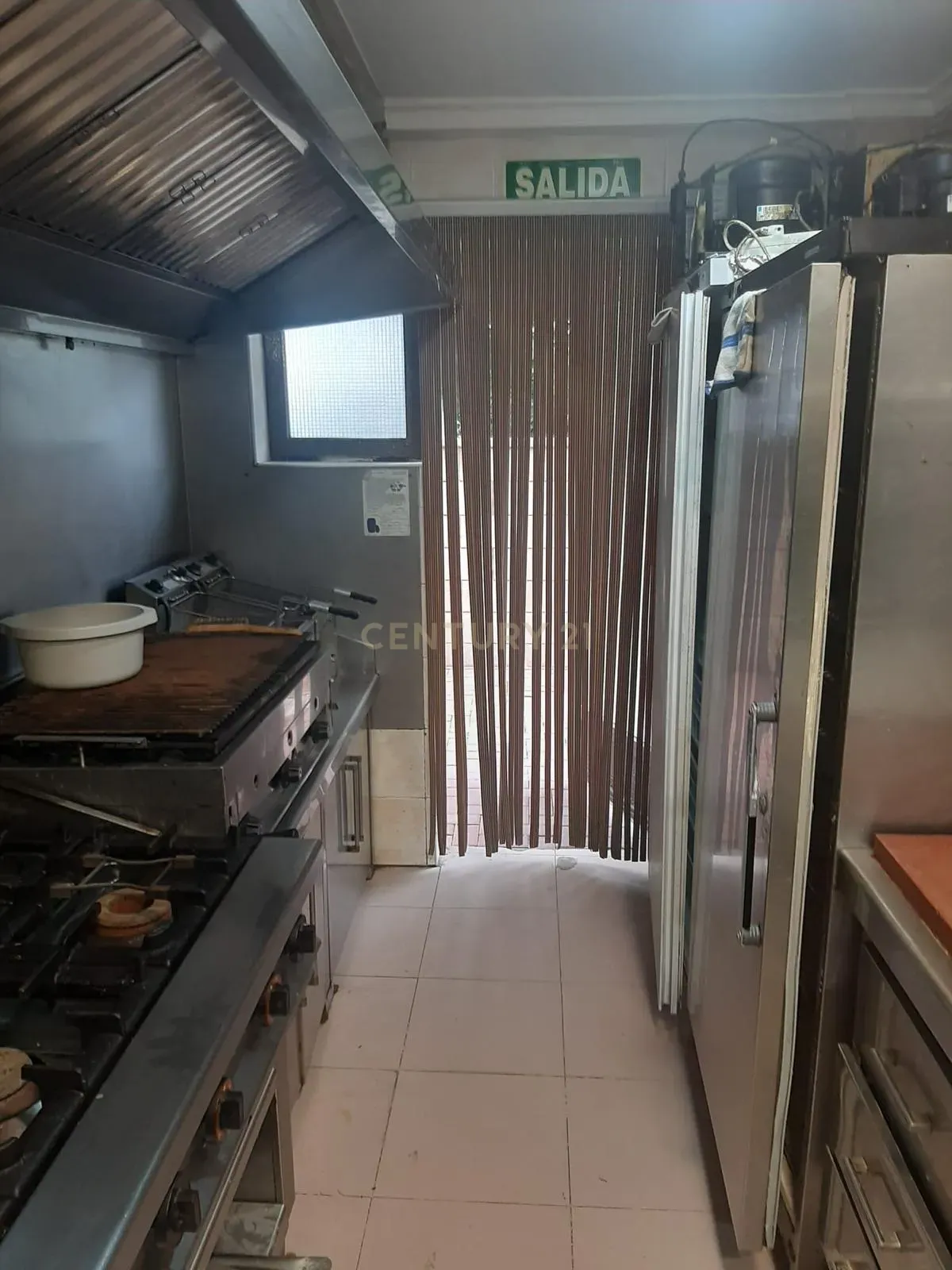 Vende-se restaurante com arrecadações em localização privilegiada – Praia do Arenal, Xàbia. - Image 7