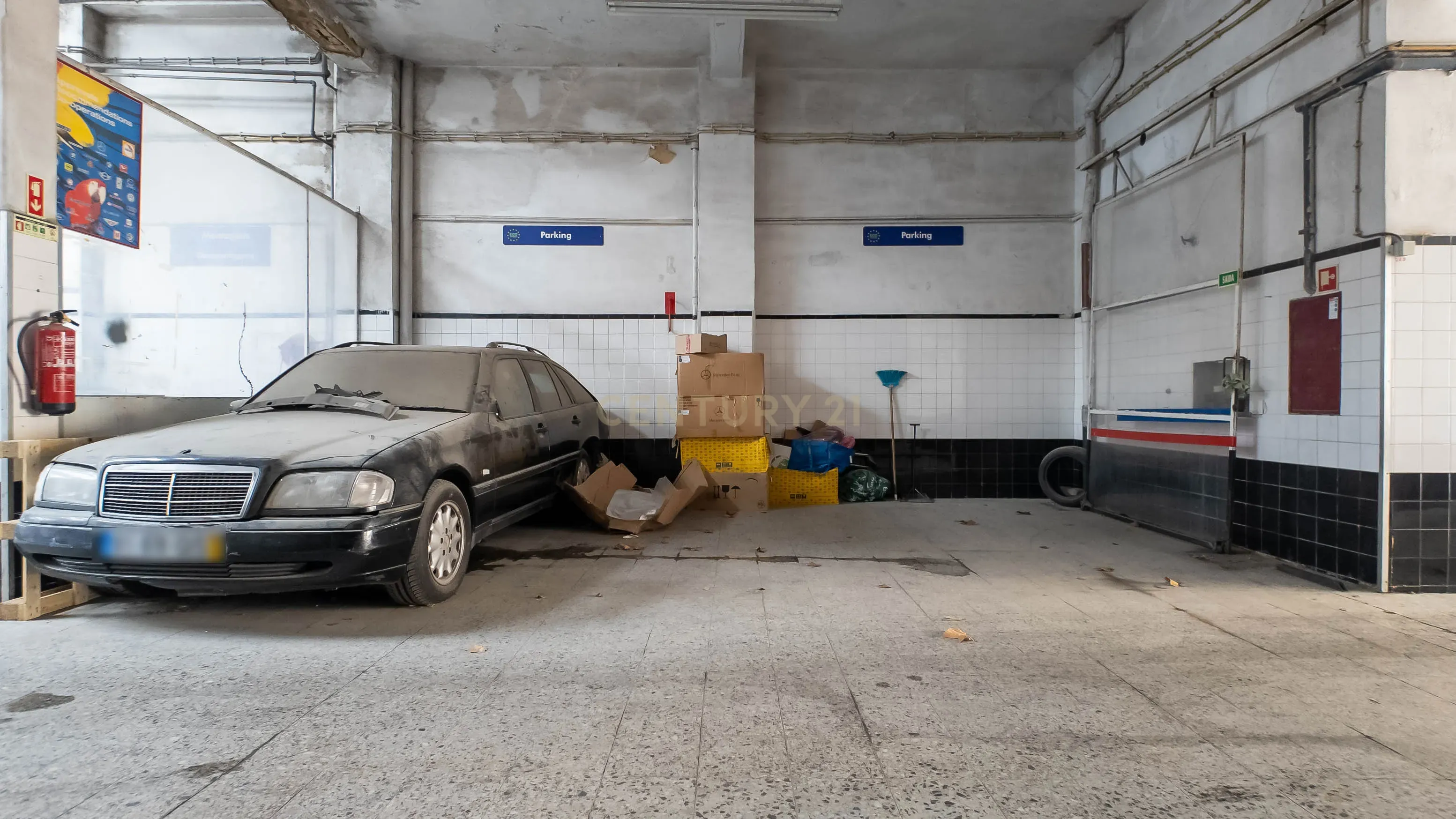 Loja/Armazém à Venda com 688 m² junto ao Alto de São João, Lisboa - Image 2