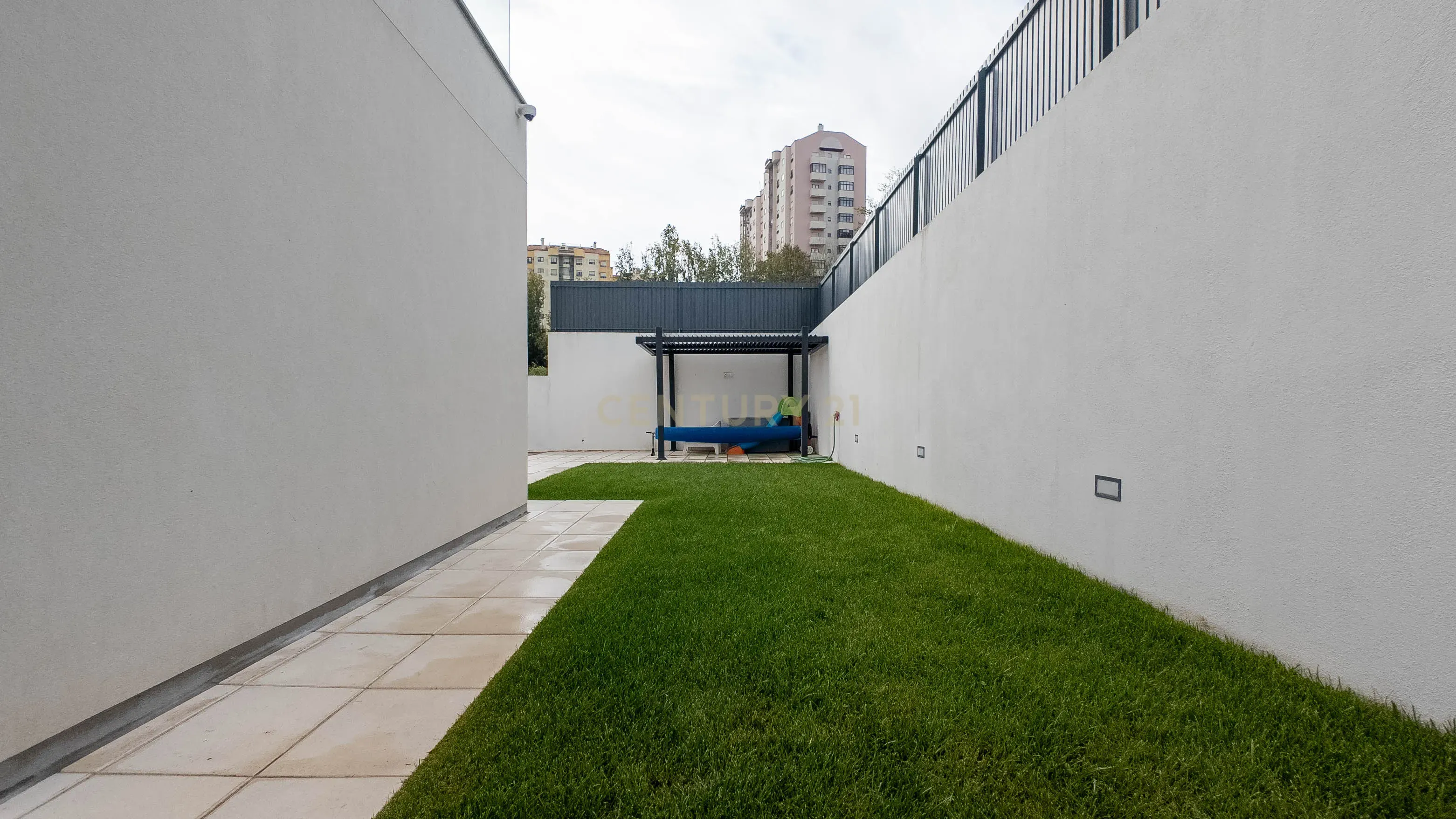 Moradia T4 de Luxo com Piscina em Odivelas (Ramada) - Image 46