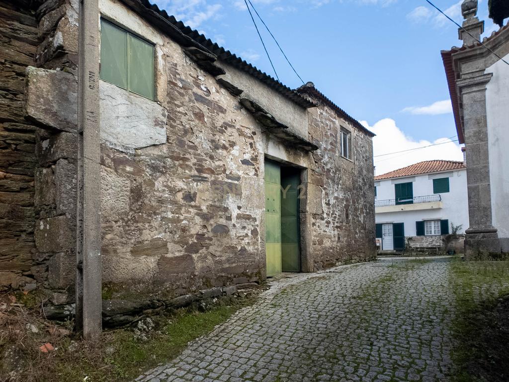 Ruína num ambiente tranquilo para demolir ou reconstruir - Image 4