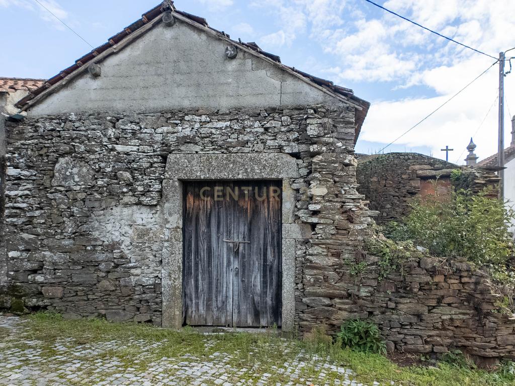 Ruína num ambiente tranquilo para demolir ou reconstruir - Image 25