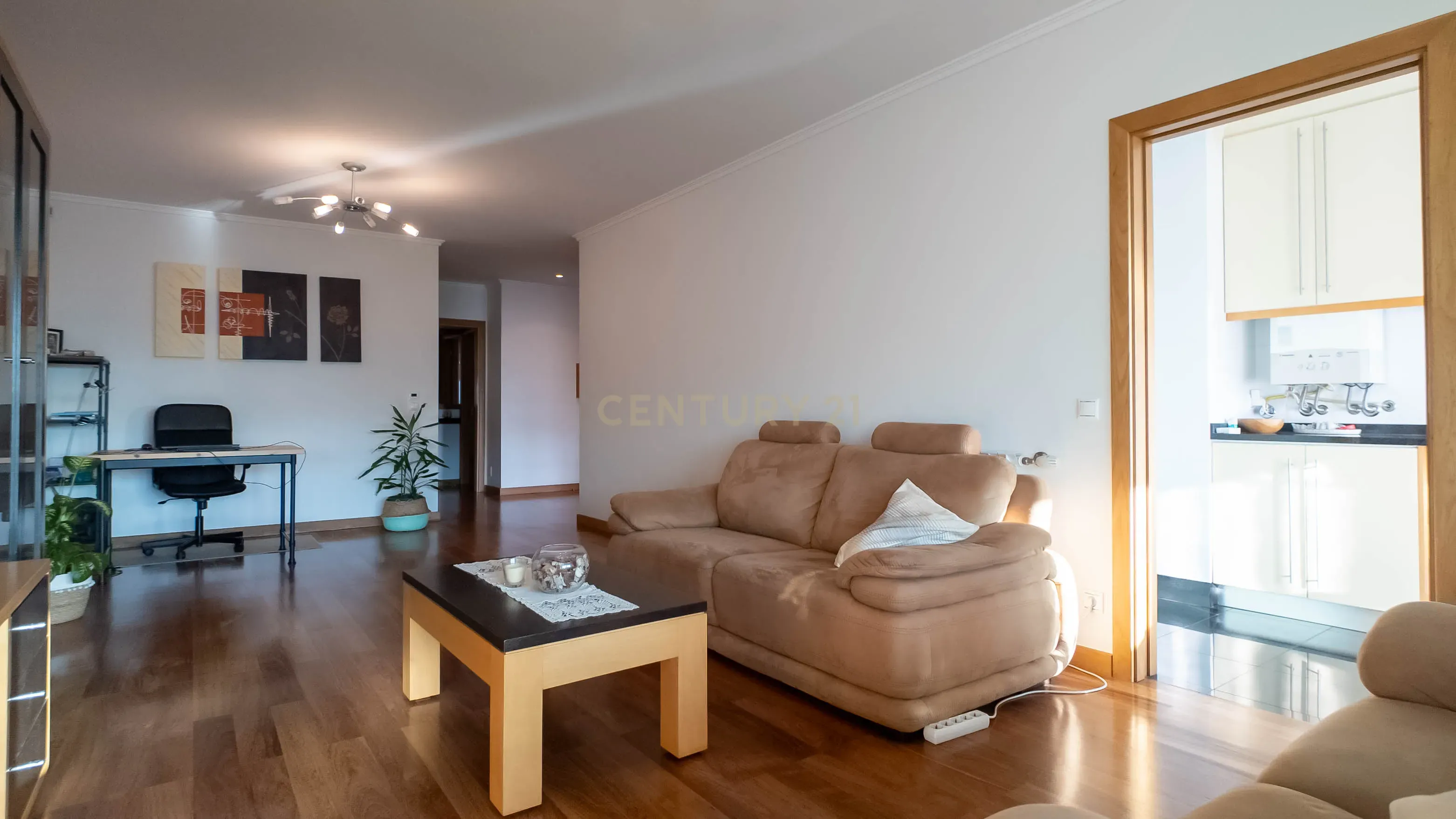 Apartamento T2 com Box Perto das praias de Espinho - Image 4