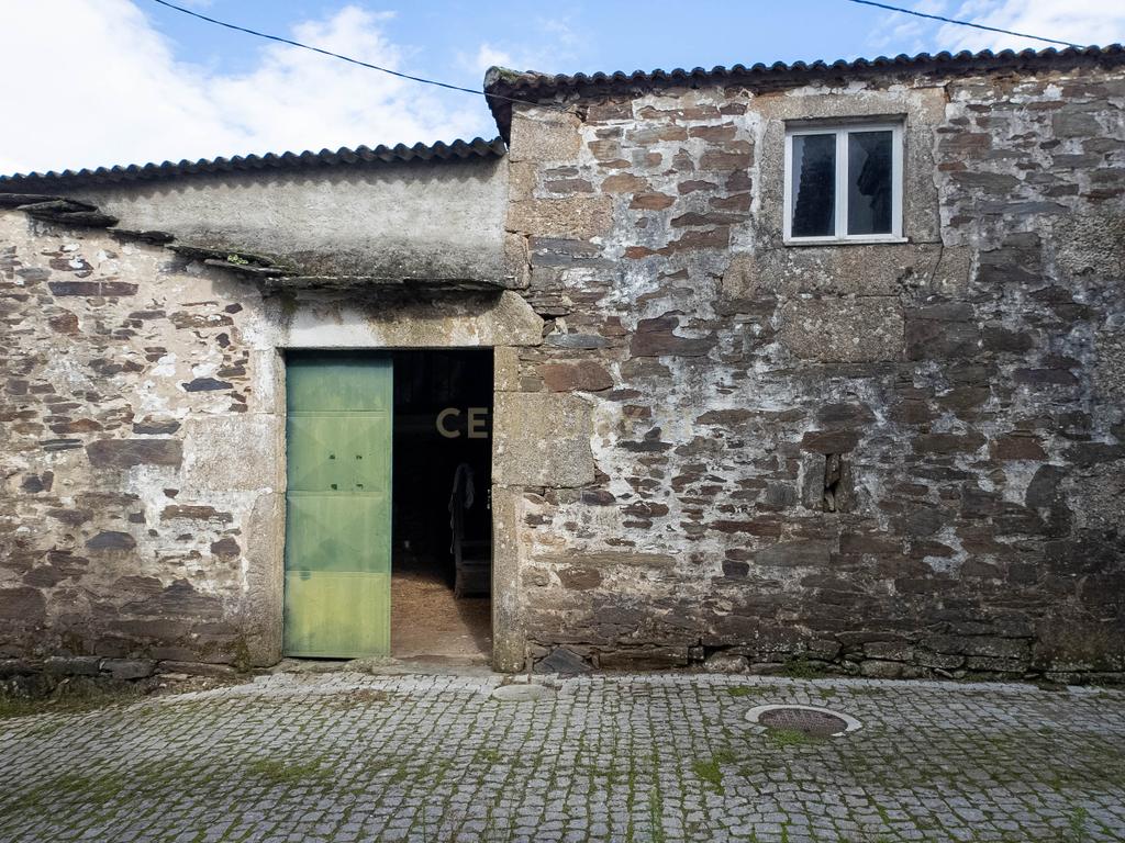 Ruína num ambiente tranquilo para demolir ou reconstruir - Image 6