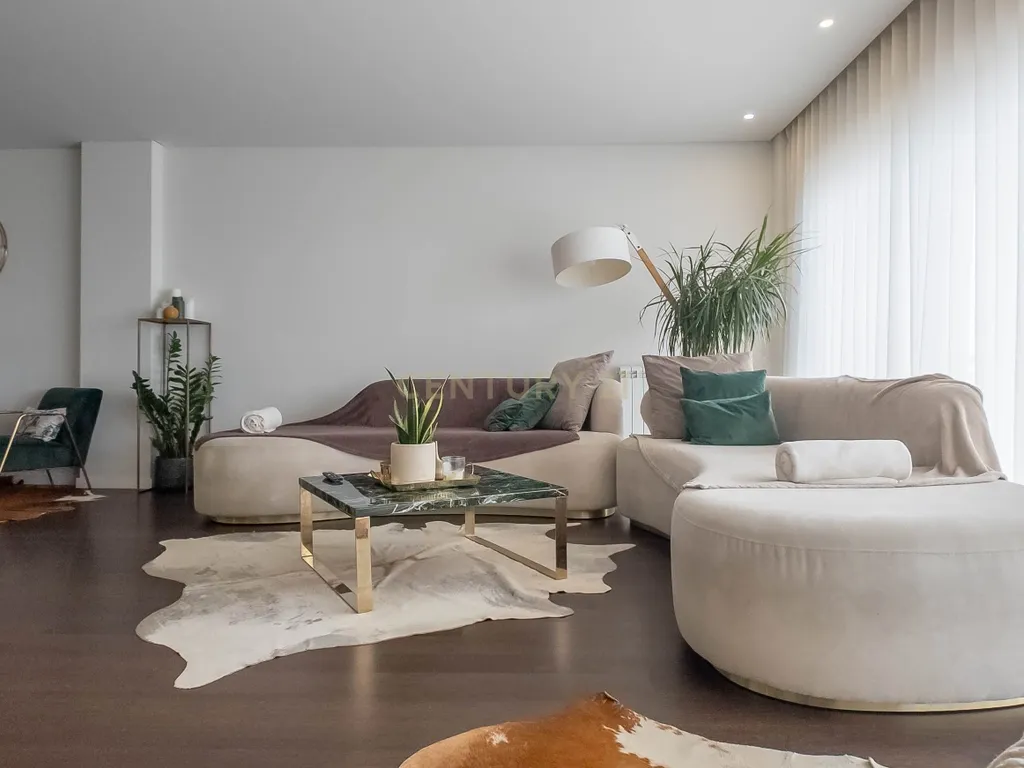 Apartamento T3 Triplex em condomínio privado em Vila Nova Gaia. - Image 2