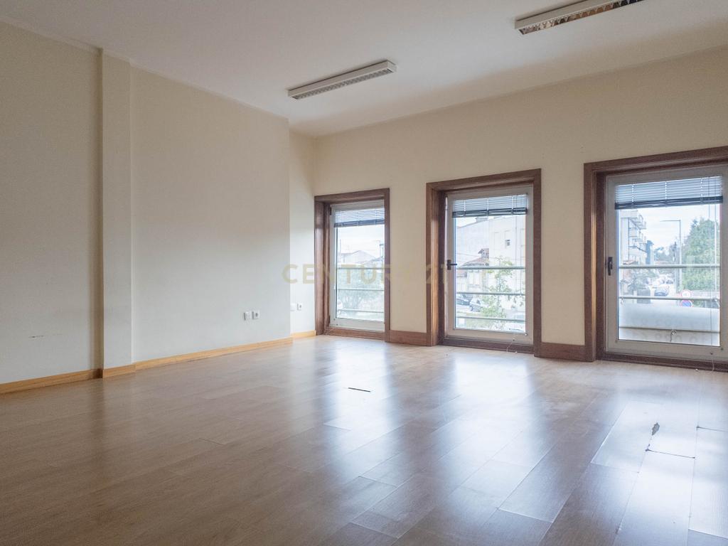 Prédio no Centro de Avintes – Vila Nova de Gaia - Image 14