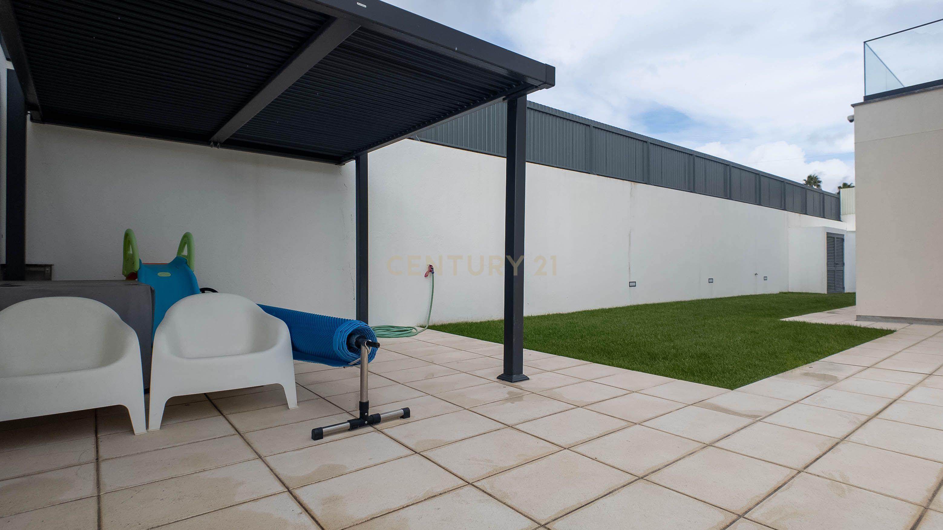 Moradia T4 de Luxo com Piscina em Odivelas (Ramada) - Image 42