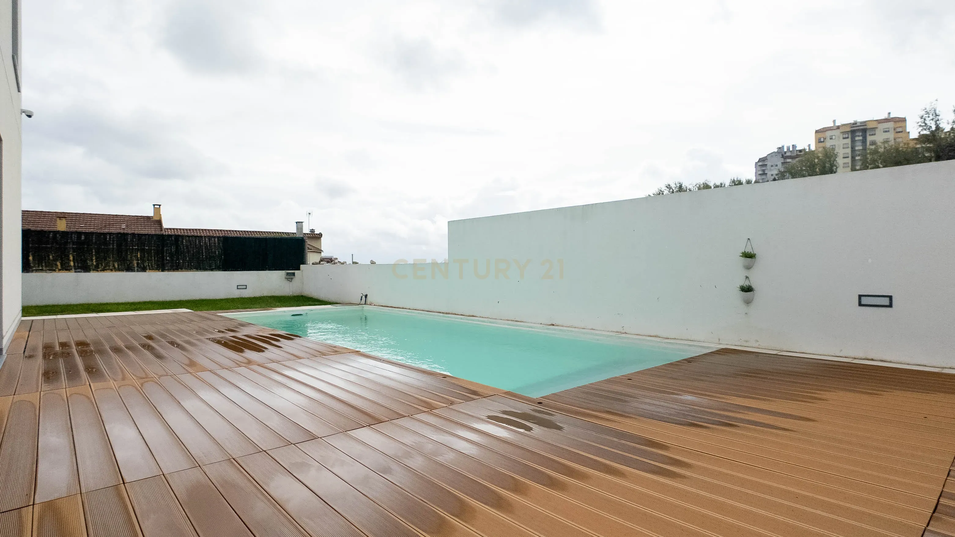 Moradia T4 de Luxo com Piscina em Odivelas (Ramada) - Image 48