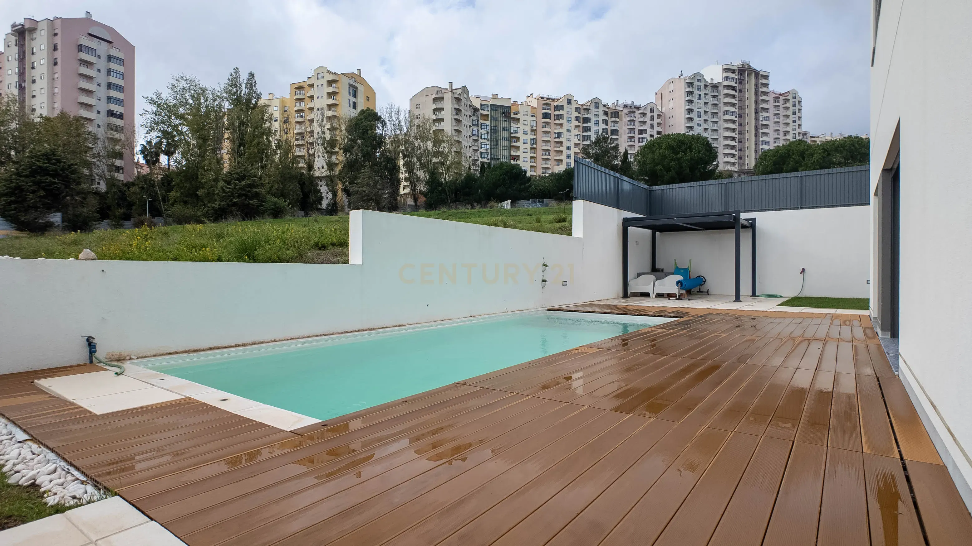 Moradia T4 de Luxo com Piscina em Odivelas (Ramada) - Image 51