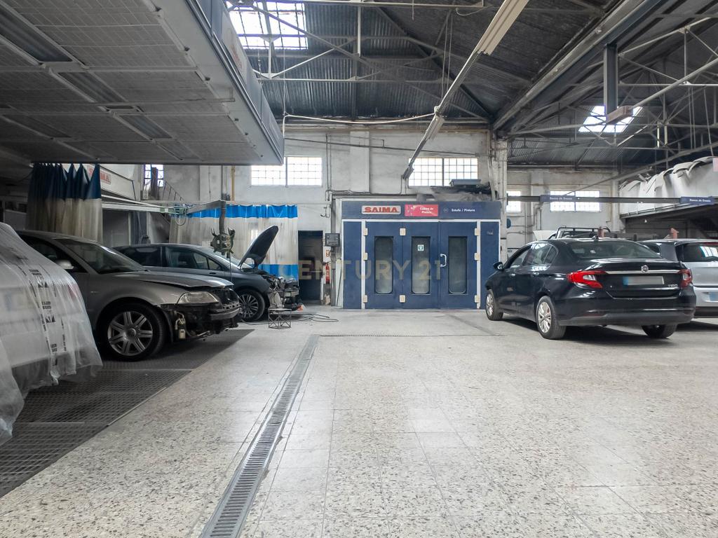 Loja/Armazém à Venda com 688 m² junto ao Alto de São João, Lisboa - Image 7