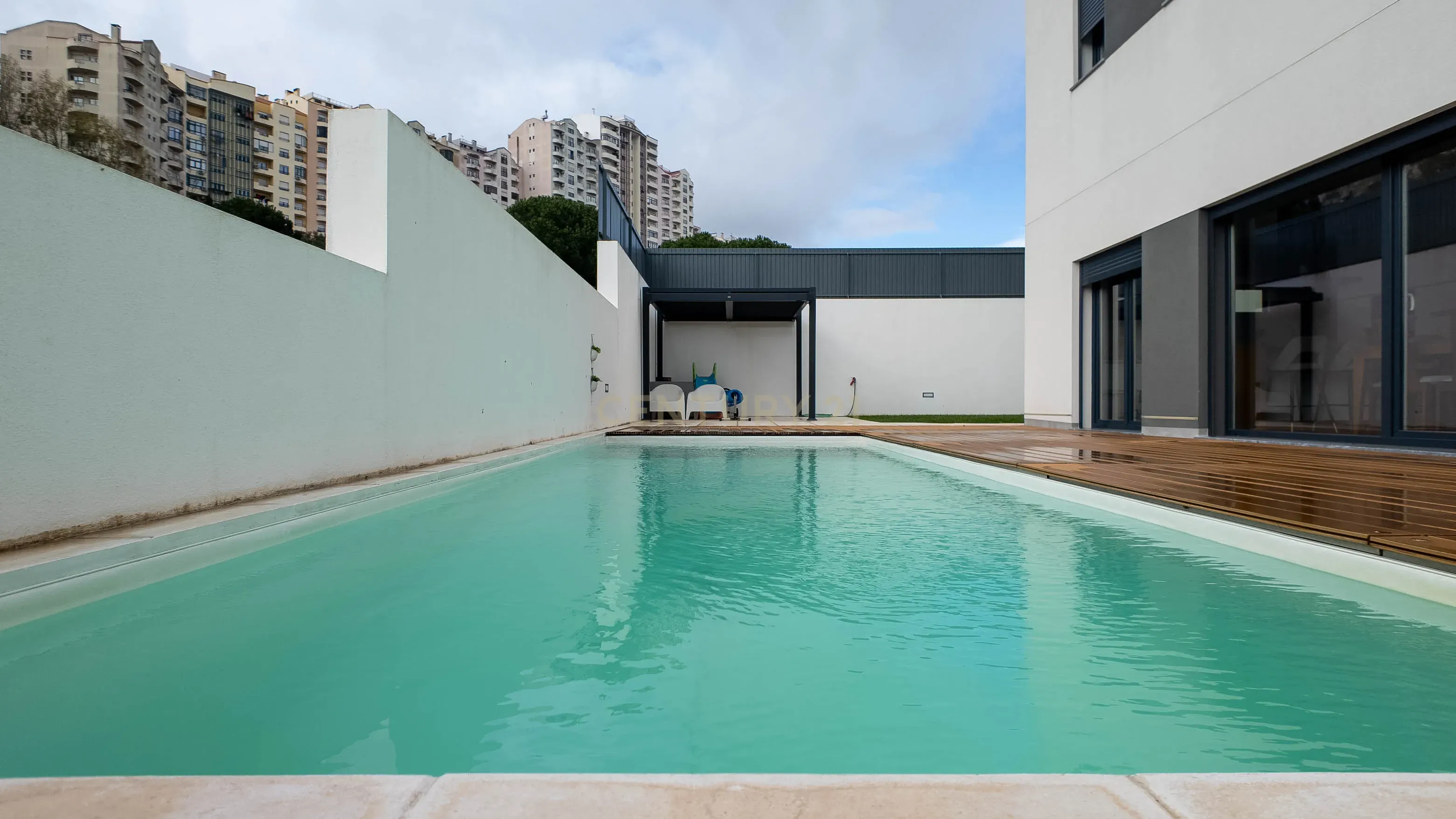 Moradia T4 de Luxo com Piscina em Odivelas (Ramada) - Image 50