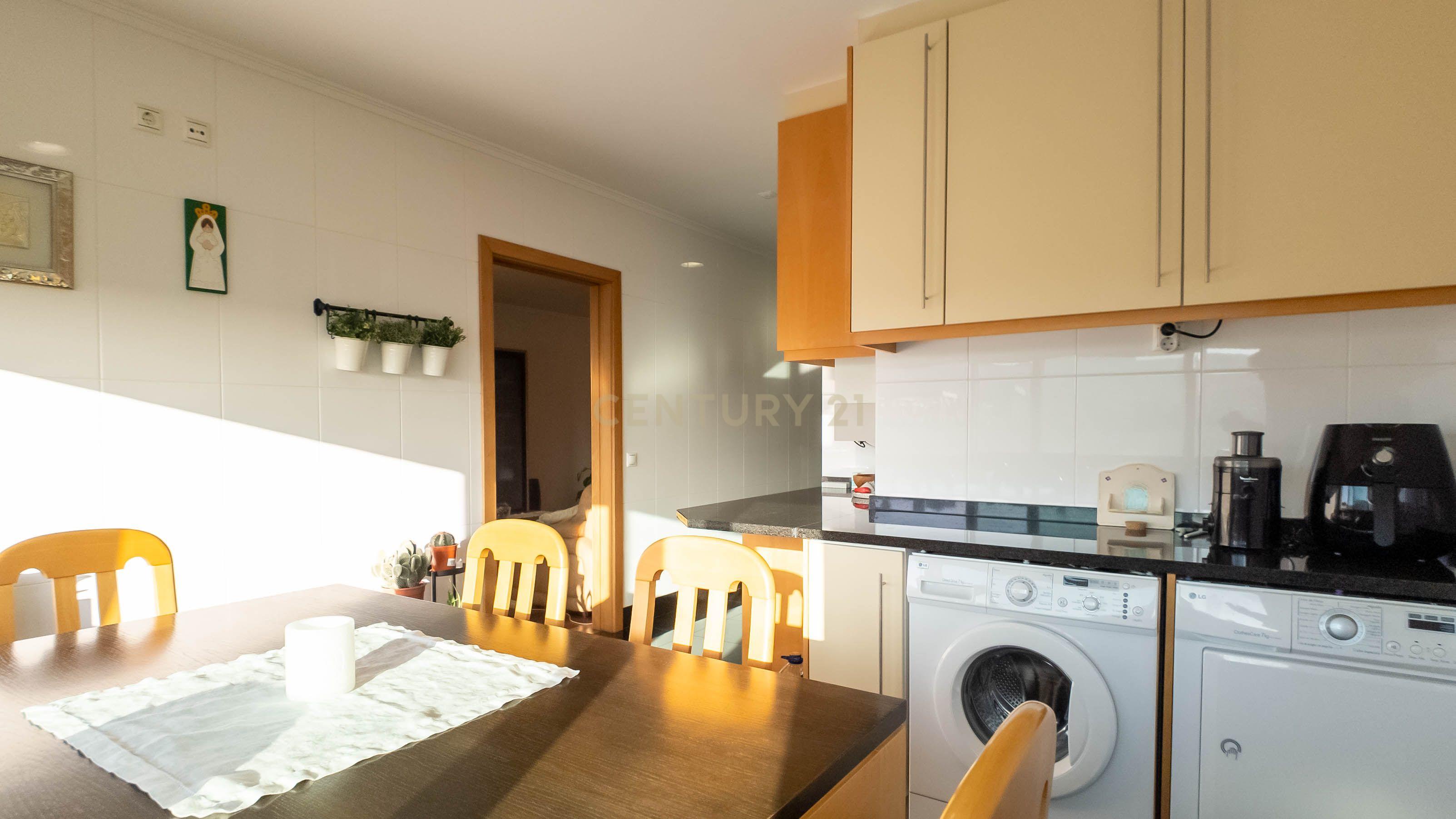 Apartamento T2 com Box Perto das praias de Espinho - Image 12