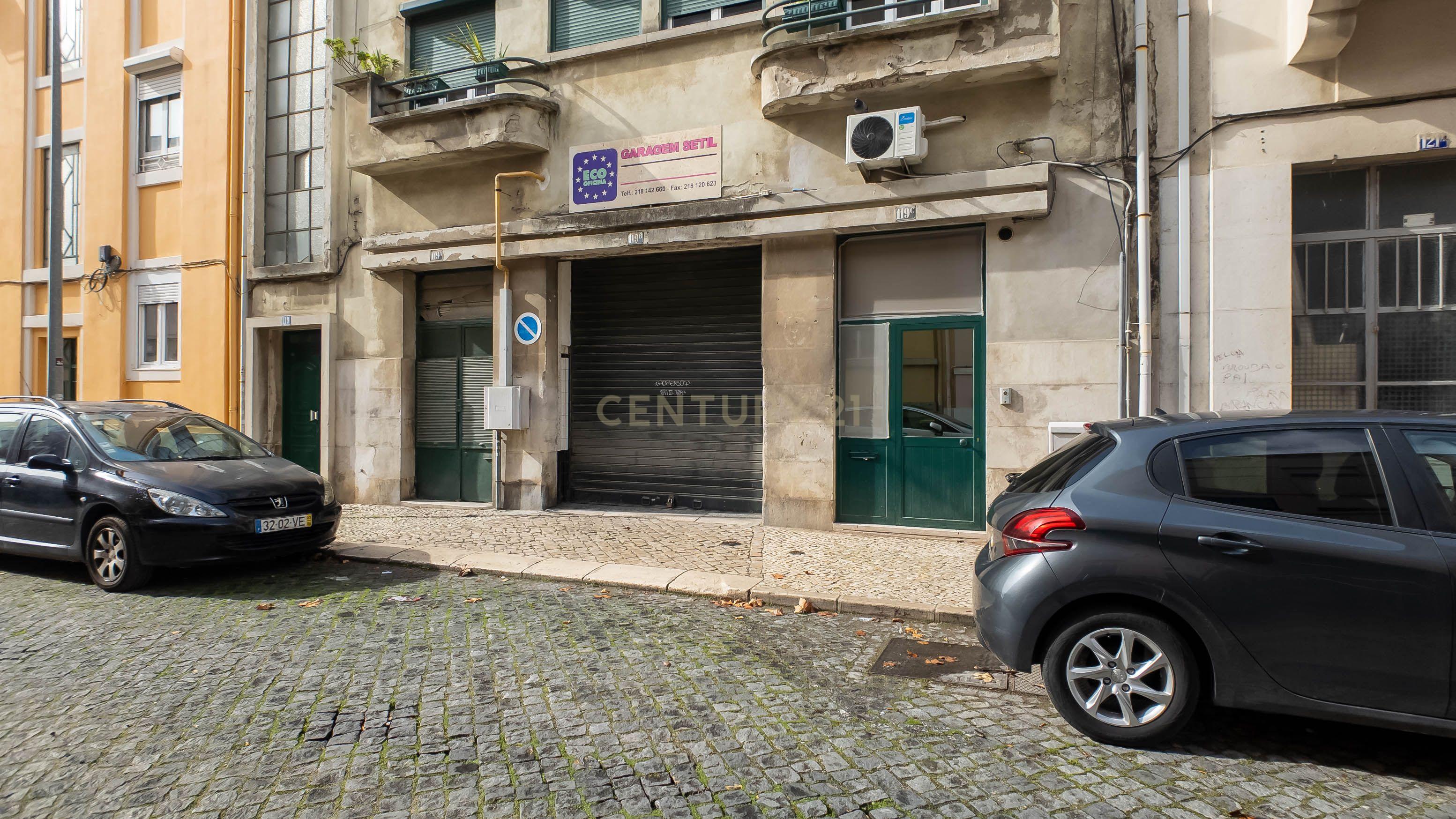 Loja/Armazém à Venda com 688 m² junto ao Alto de São João, Lisboa - Image 9