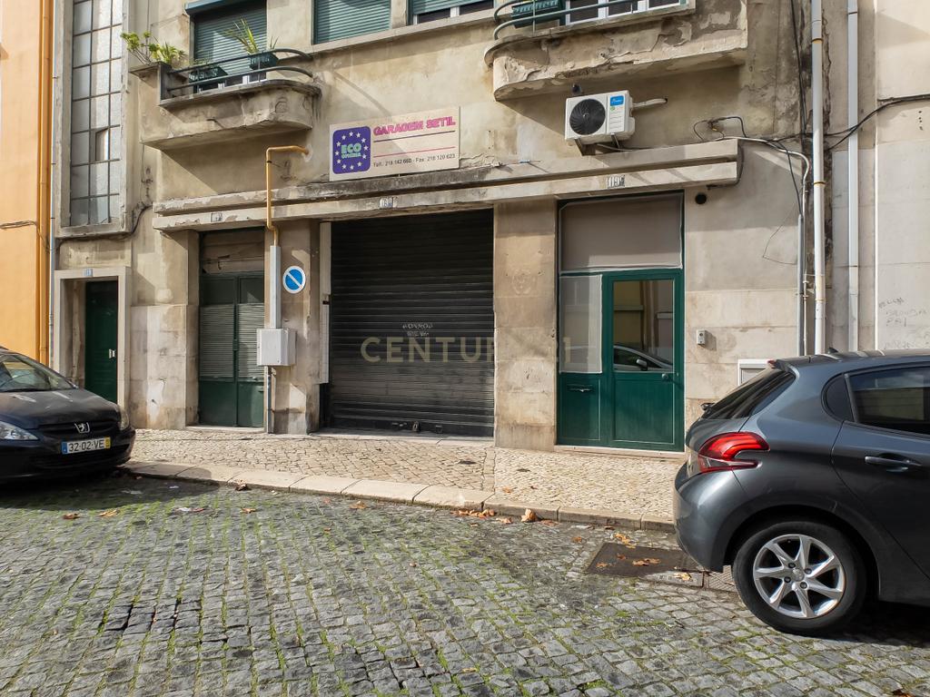 Loja/Armazém à Venda com 688 m² junto ao Alto de São João, Lisboa - Image 9