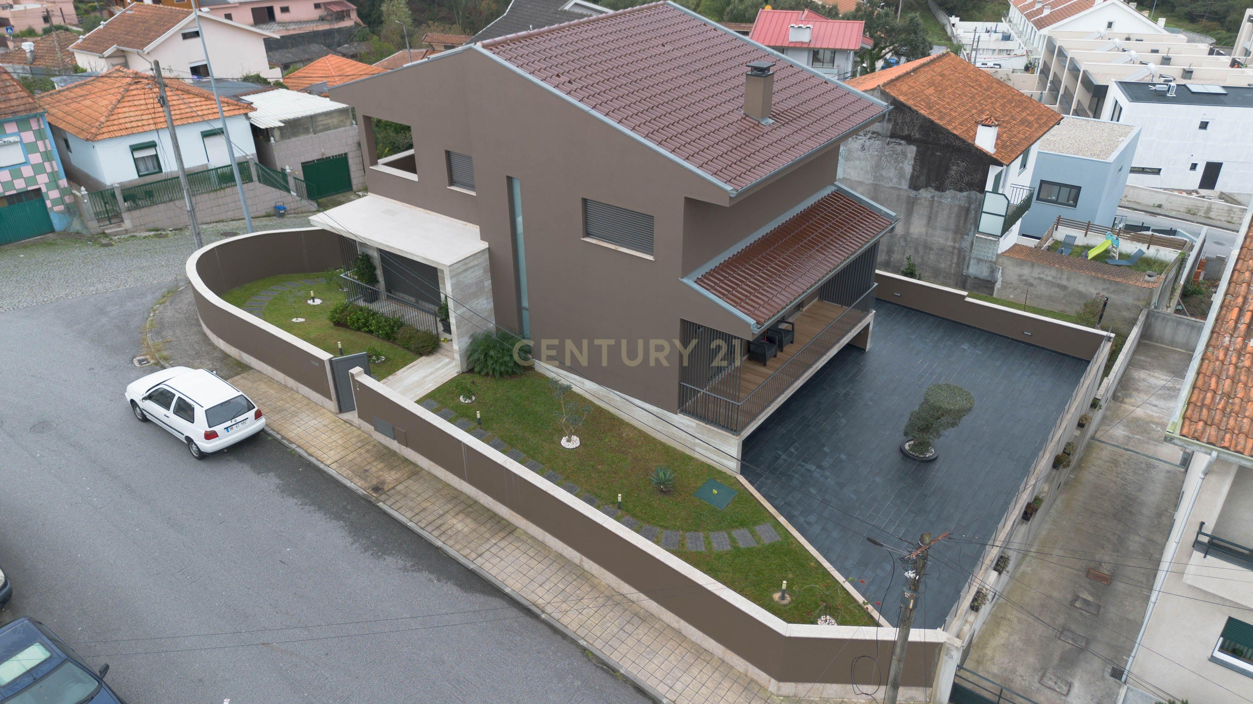 Moradia T3 com logradouro e garagem situada em Gondomar. - Image 15