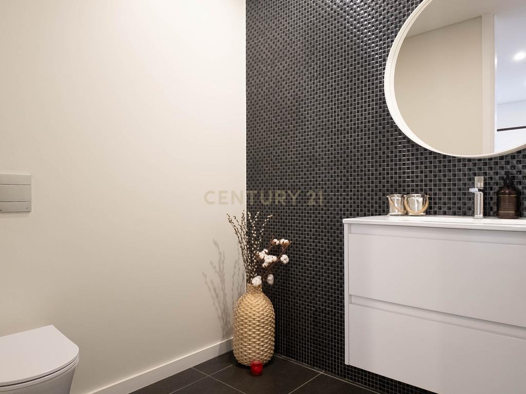 Apartamento T3 Triplex em condomínio privado em Vila Nova Gaia. - Image 17