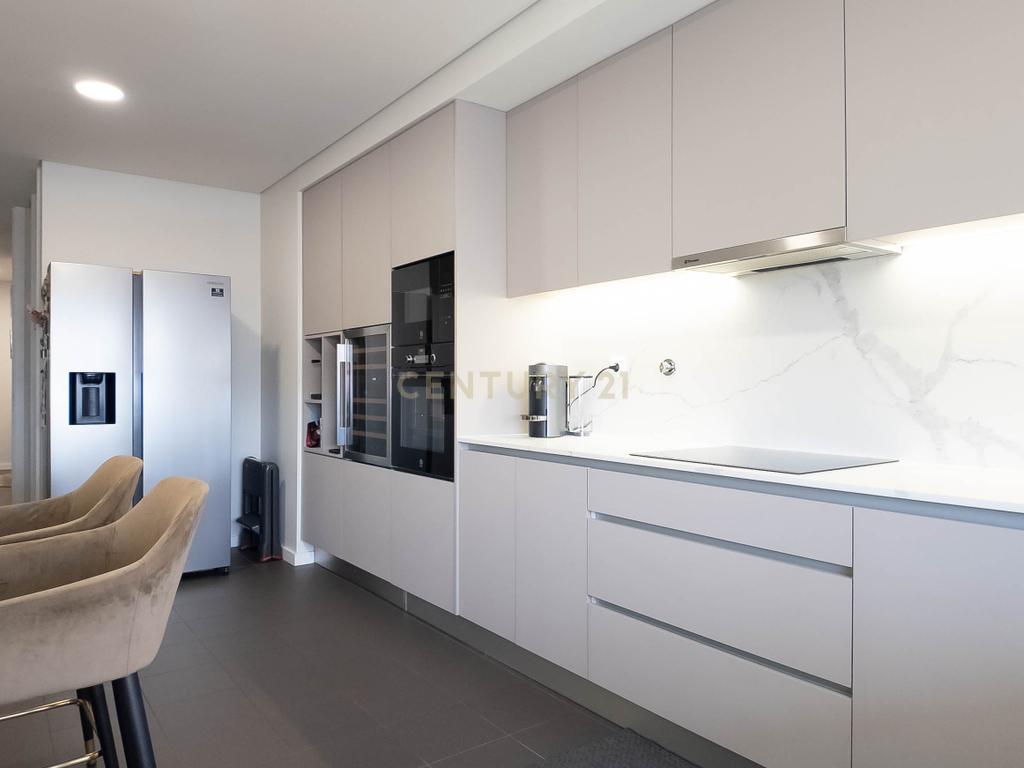 Apartamento T3 Triplex em condomínio privado em Vila Nova Gaia. - Image 21