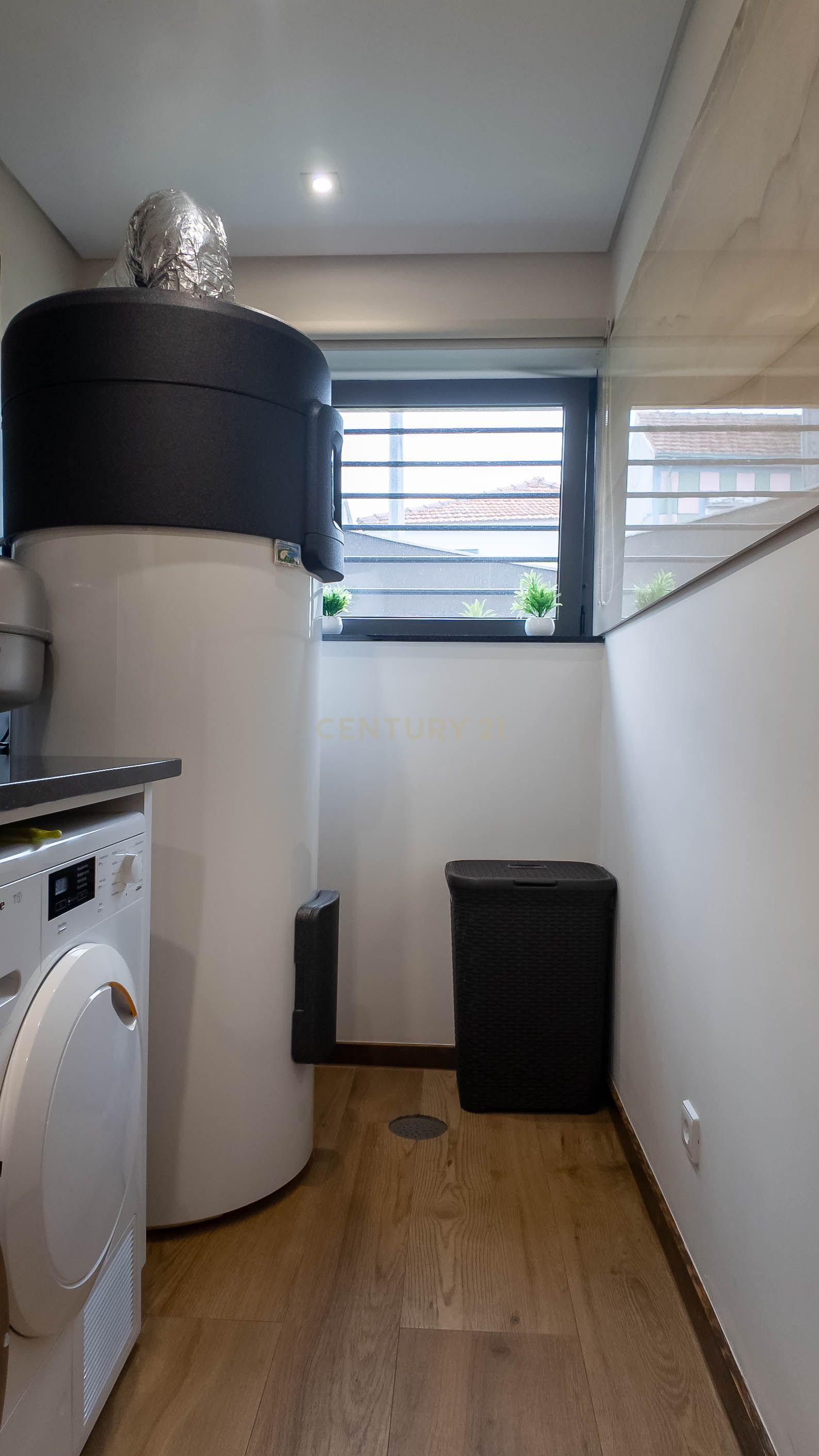 Moradia T3 com logradouro e garagem situada em Gondomar. - Image 21