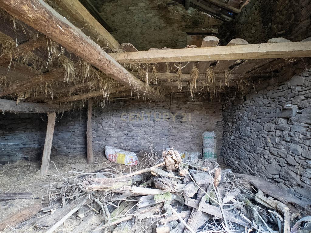 Ruína num ambiente tranquilo para demolir ou reconstruir - Image 26