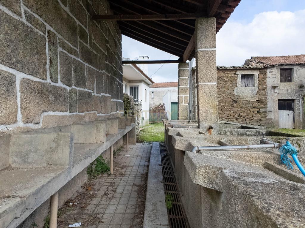 Ruína num ambiente tranquilo para demolir ou reconstruir - Image 27