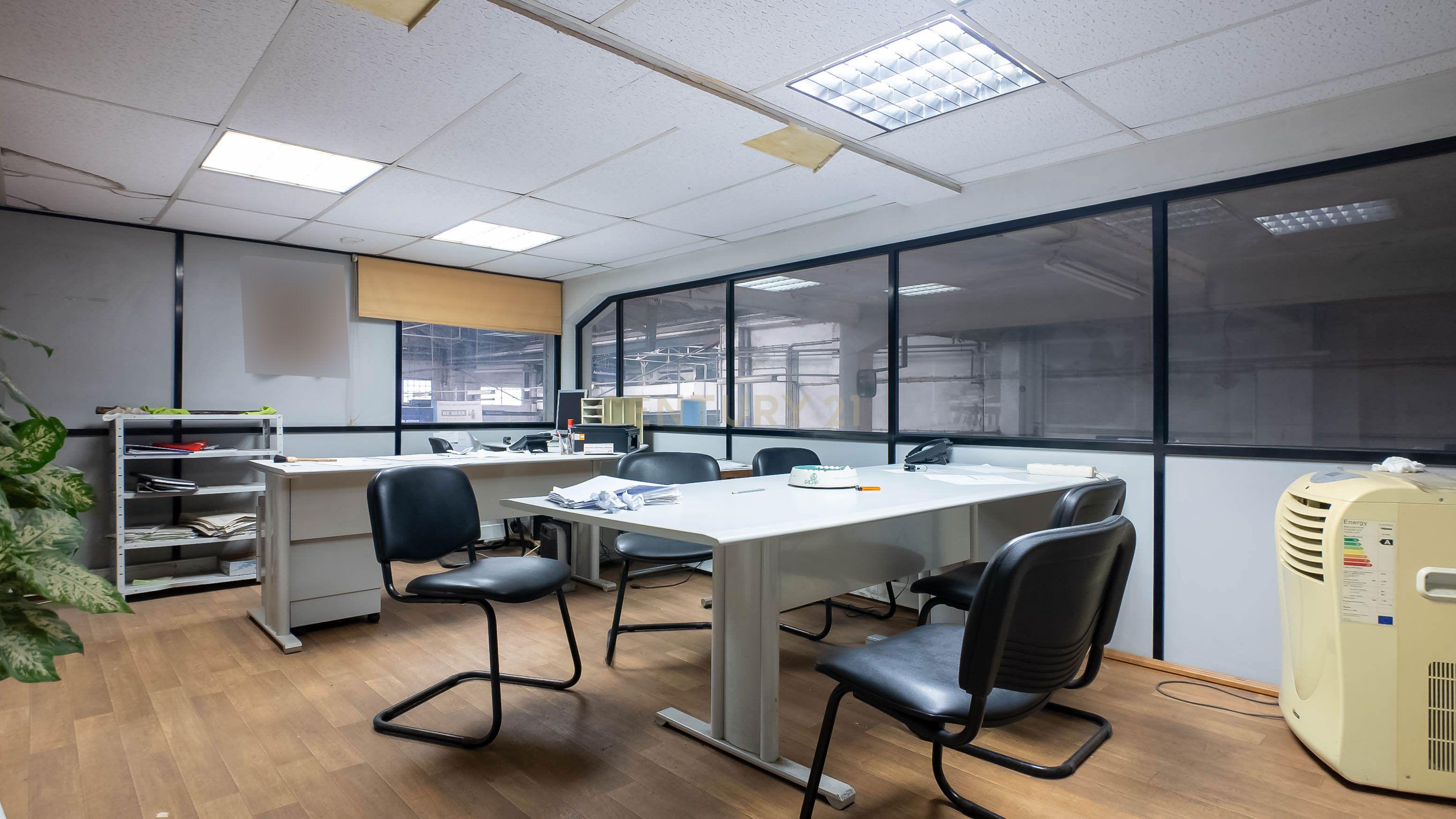 Loja/Armazém à Venda com 688 m² junto ao Alto de São João, Lisboa - Image 21