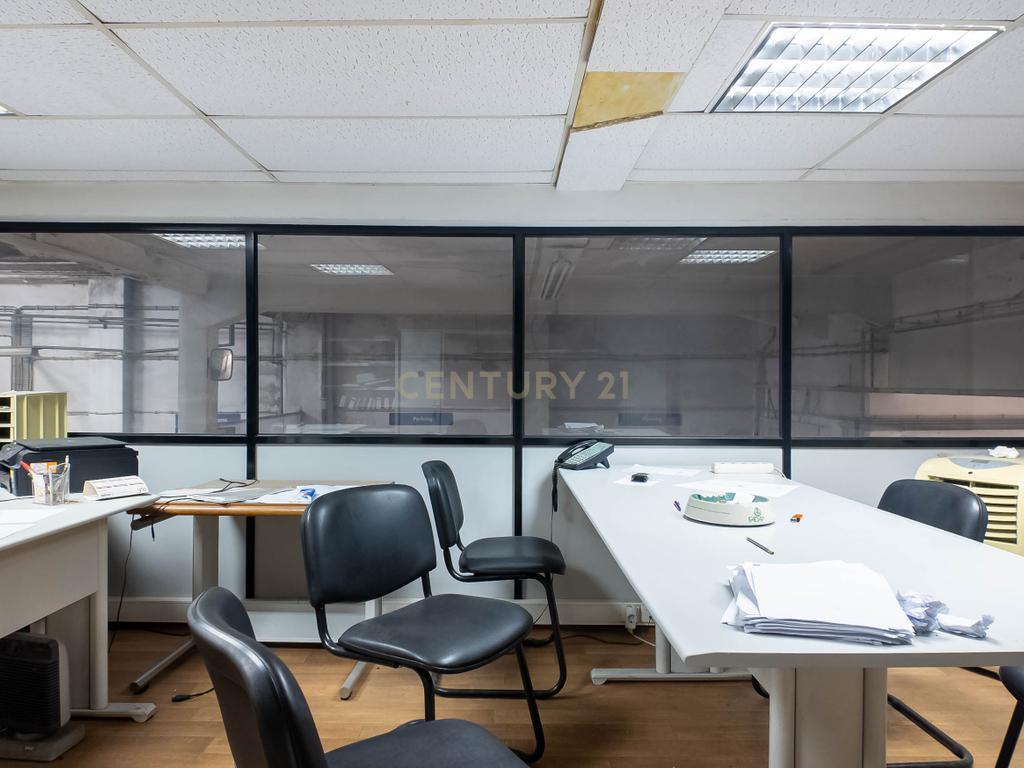 Loja/Armazém à Venda com 688 m² junto ao Alto de São João, Lisboa - Image 22