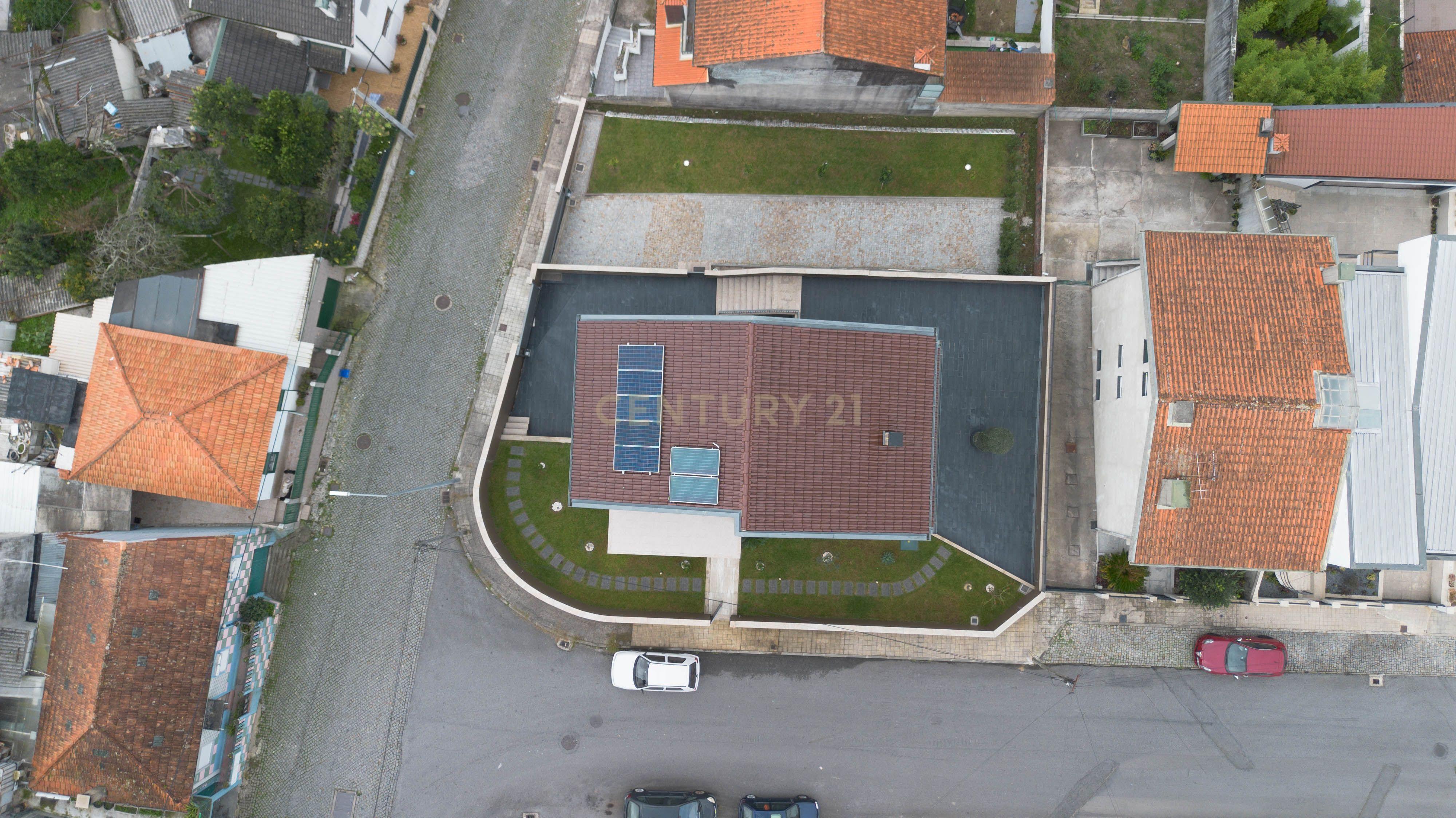 Moradia T3 com logradouro e garagem situada em Gondomar. - Image 18
